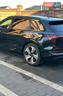 Внедорожник / Кроссовер Audi e-tron 2022 в 