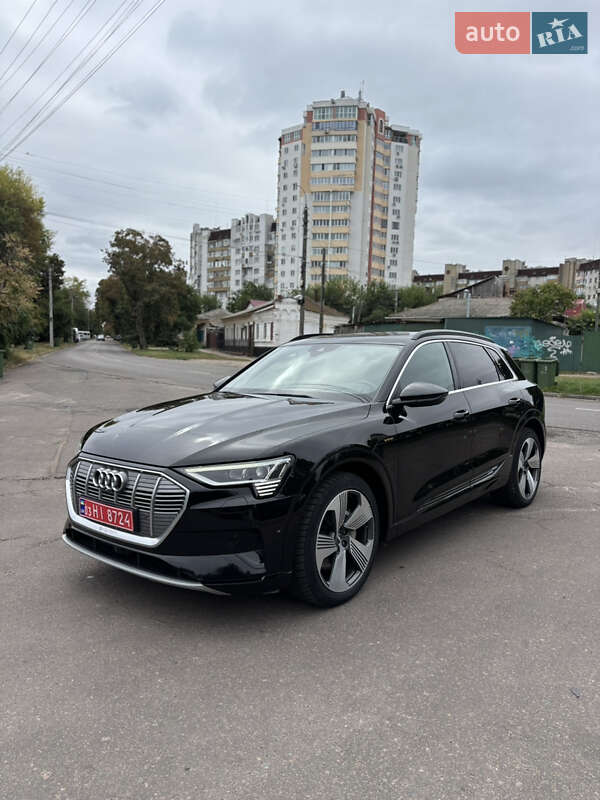 Позашляховик / Кросовер Audi e-tron 2019 в 