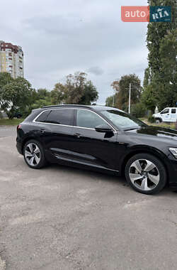 Позашляховик / Кросовер Audi e-tron 2019 в 