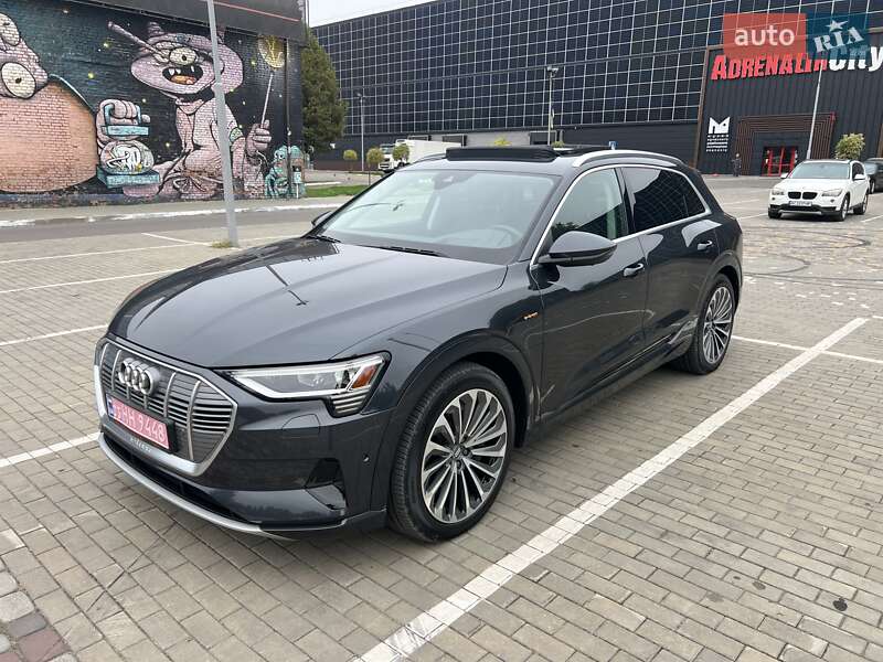Внедорожник / Кроссовер Audi e-tron 2019 в 