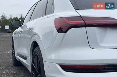Внедорожник / Кроссовер Audi e-tron 2022 в 