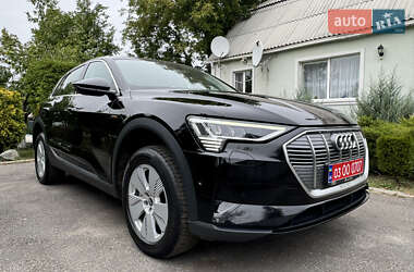 Внедорожник / Кроссовер Audi e-tron 2021 в 