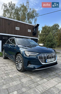 Позашляховик / Кросовер Audi e-tron 2021 в 
