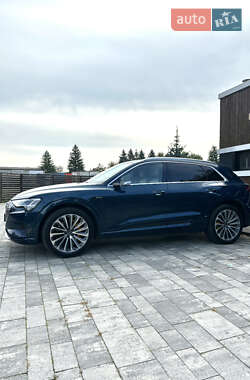 Позашляховик / Кросовер Audi e-tron 2021 в 