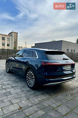 Позашляховик / Кросовер Audi e-tron 2021 в 