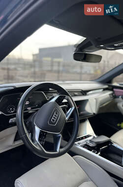 Позашляховик / Кросовер Audi e-tron 2021 в 