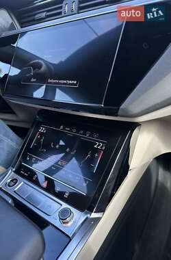 Позашляховик / Кросовер Audi e-tron 2021 в 
