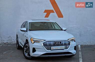 Позашляховик / Кросовер Audi e-tron 2020 в 