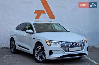 Позашляховик / Кросовер Audi e-tron 2020 в 