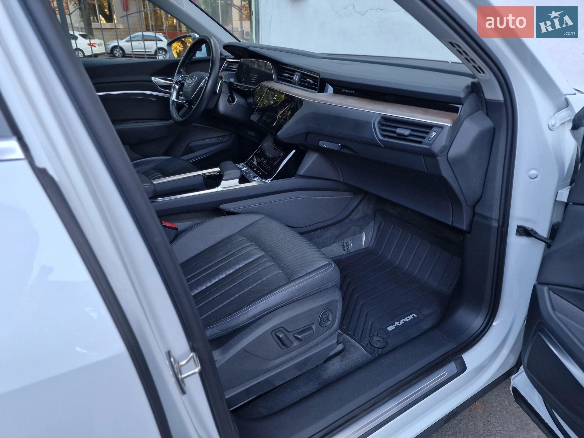 2020 Audi e-tron - мініатюра 51