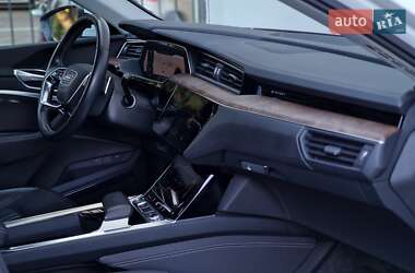 Позашляховик / Кросовер Audi e-tron 2020 в 