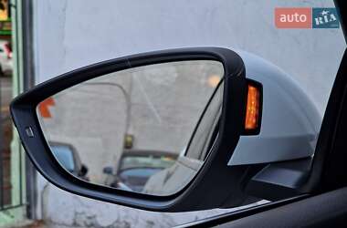 Позашляховик / Кросовер Audi e-tron 2020 в 