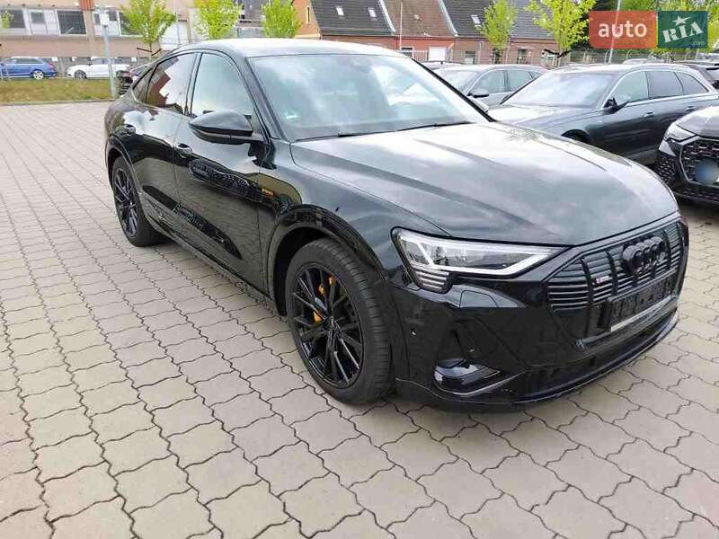 Внедорожник / Кроссовер Audi e-tron 2022 в 