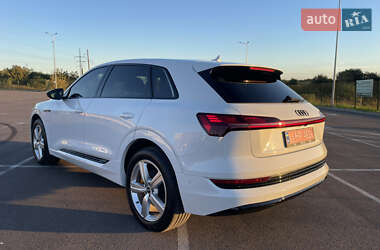 Внедорожник / Кроссовер Audi e-tron 2023 в 