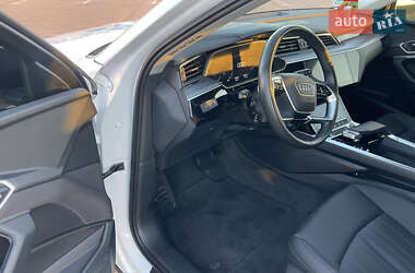 Внедорожник / Кроссовер Audi e-tron 2023 в 