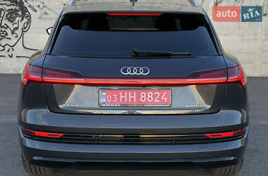 Позашляховик / Кросовер Audi e-tron 2021 в 