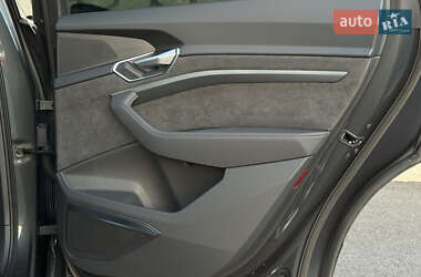 Позашляховик / Кросовер Audi e-tron 2021 в 