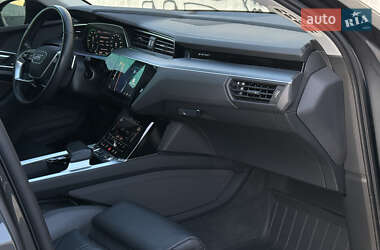 Позашляховик / Кросовер Audi e-tron 2021 в 