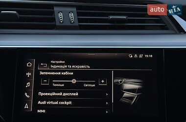 Позашляховик / Кросовер Audi e-tron 2021 в 