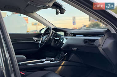 Позашляховик / Кросовер Audi e-tron 2020 в 