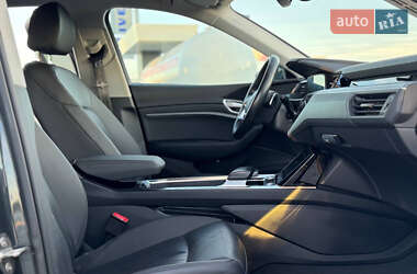 Позашляховик / Кросовер Audi e-tron 2020 в 