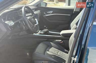 Внедорожник / Кроссовер Audi e-tron 2021 в 