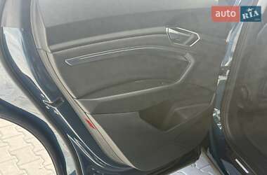 Внедорожник / Кроссовер Audi e-tron 2021 в 