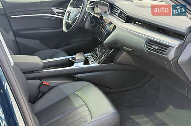 Внедорожник / Кроссовер Audi e-tron 2021 в 