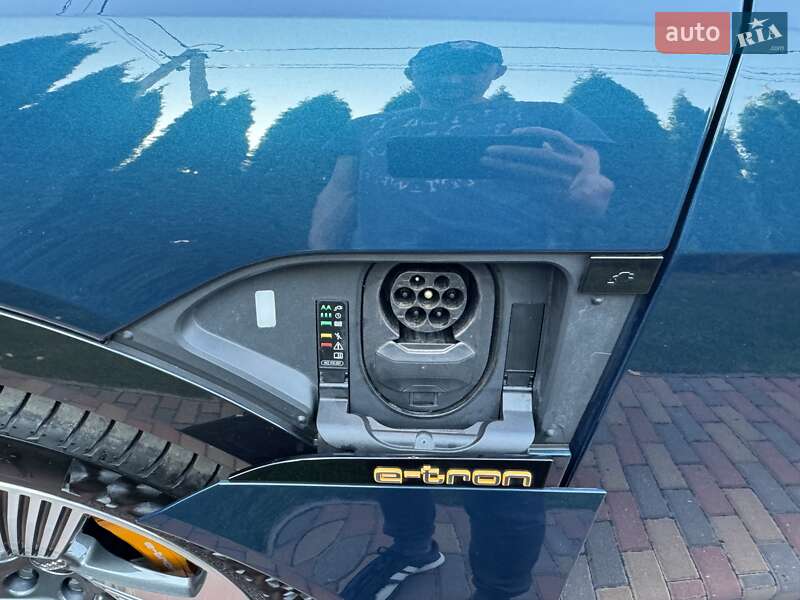 Позашляховик / Кросовер Audi e-tron 2020 в Києві