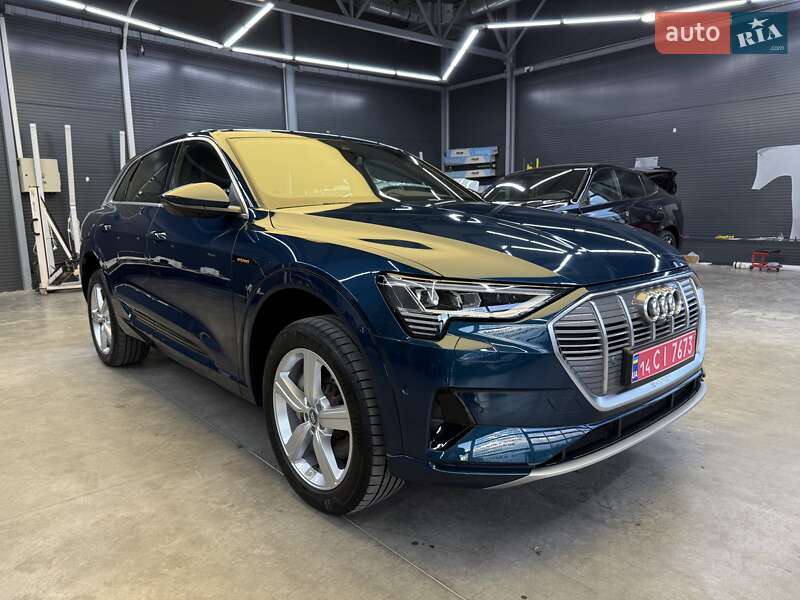 Позашляховик / Кросовер Audi e-tron 2019 в Чернівцях
