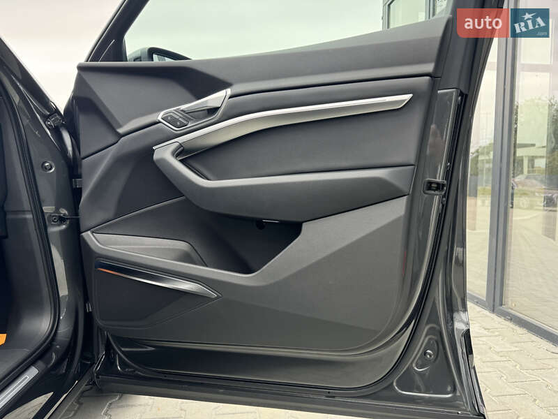 Позашляховик / Кросовер Audi e-tron 2021 в Мукачевому