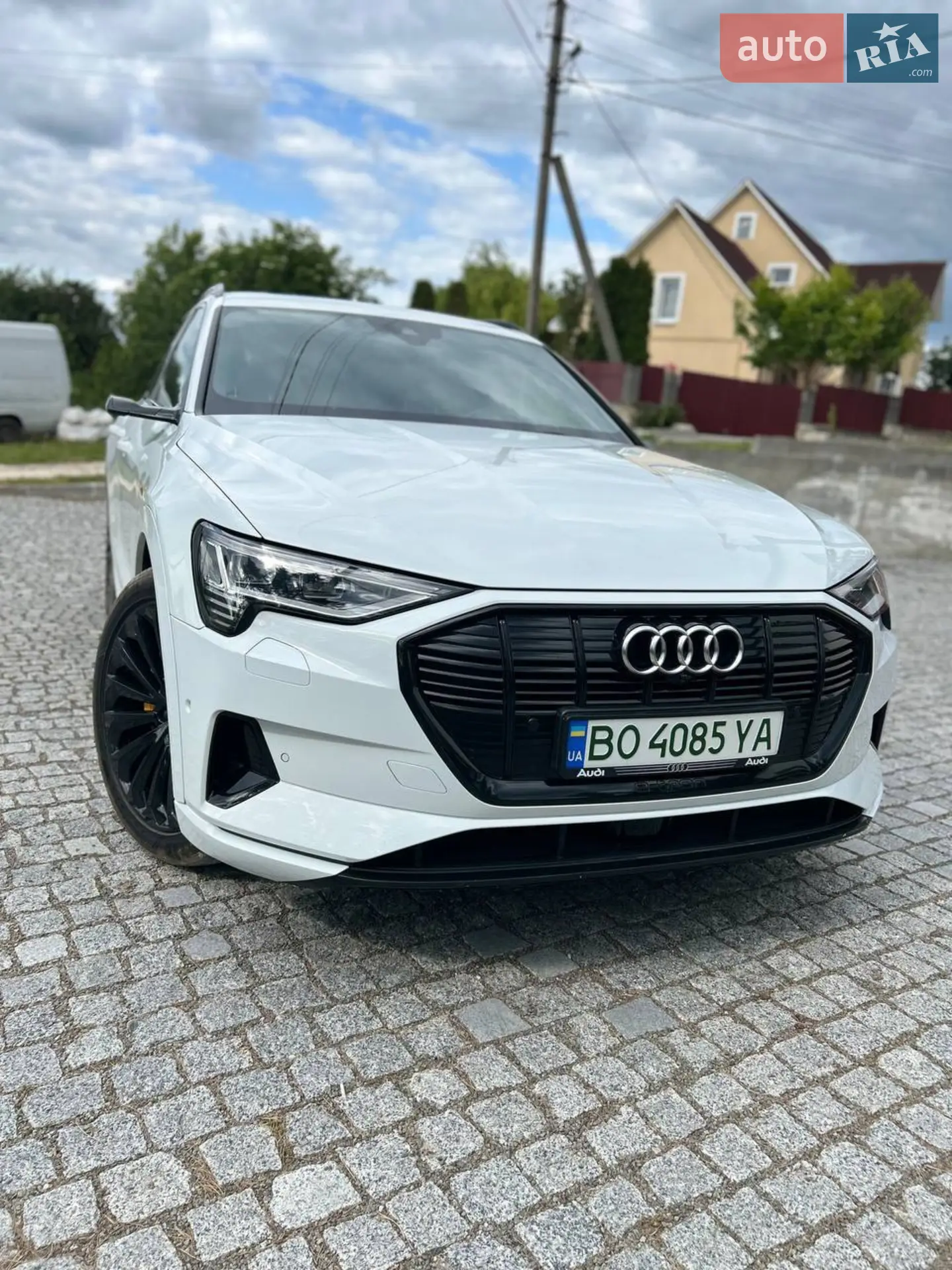2019 Audi e-tron - мініатюра 2