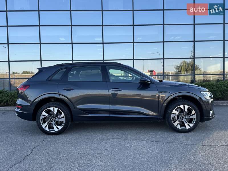 Позашляховик / Кросовер Audi e-tron 2021 в Дніпрі