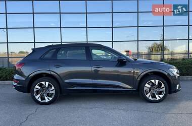 Позашляховик / Кросовер Audi e-tron 2021 в 