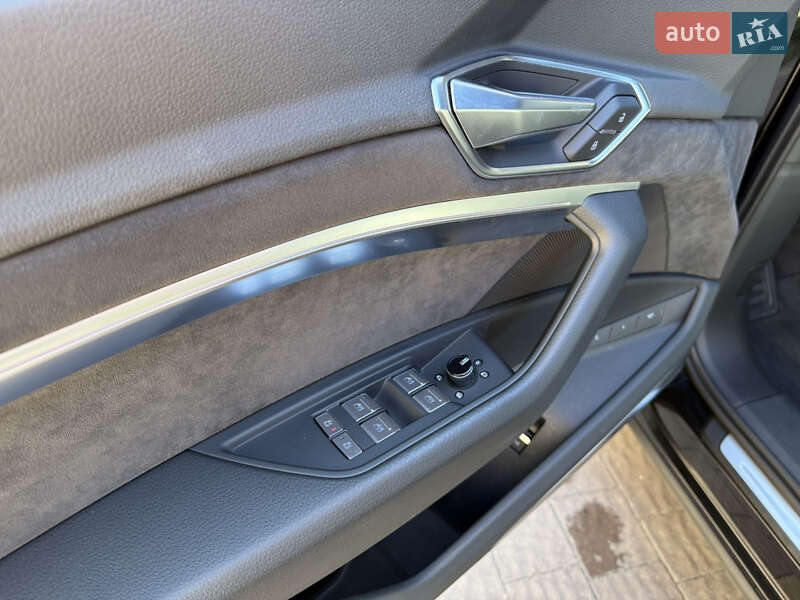 Позашляховик / Кросовер Audi e-tron 2019 в Тернополі
