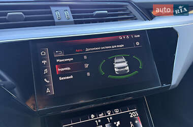 Внедорожник / Кроссовер Audi e-tron 2019 в 