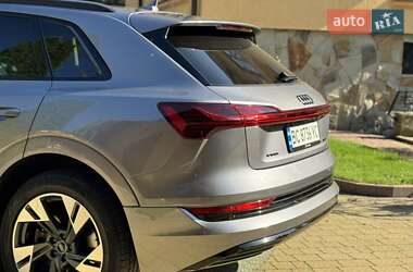 Позашляховик / Кросовер Audi e-tron 2020 в 