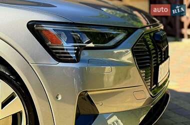 Позашляховик / Кросовер Audi e-tron 2020 в 