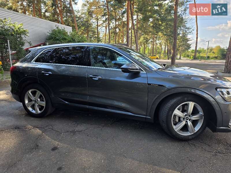 Позашляховик / Кросовер Audi e-tron 2021 в Вінниці