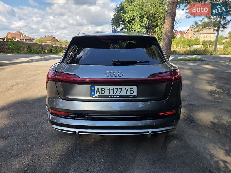 Позашляховик / Кросовер Audi e-tron 2021 в Вінниці