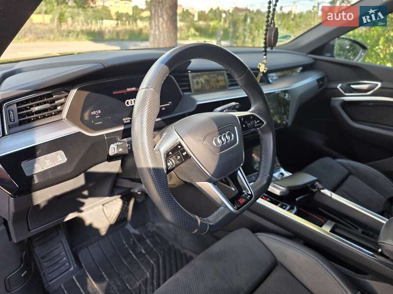 Позашляховик / Кросовер Audi e-tron 2021 в Вінниці