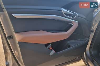 Позашляховик / Кросовер Audi e-tron 2020 в 