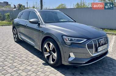 Позашляховик / Кросовер Audi e-tron 2019 в 