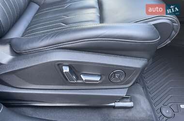 Позашляховик / Кросовер Audi e-tron 2019 в 