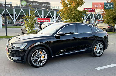 Позашляховик / Кросовер Audi e-tron 2023 в 