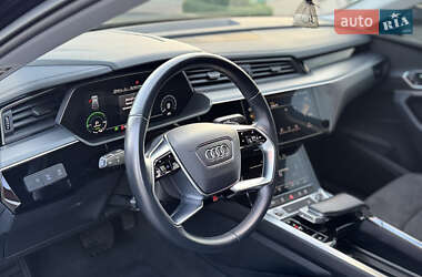 Позашляховик / Кросовер Audi e-tron 2023 в 