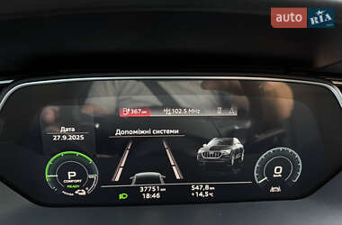 Позашляховик / Кросовер Audi e-tron 2023 в 