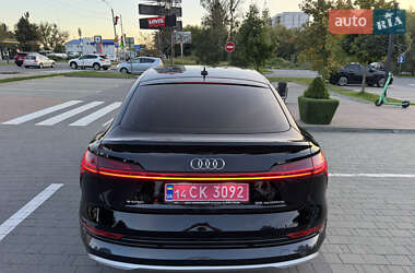 Позашляховик / Кросовер Audi e-tron 2023 в 