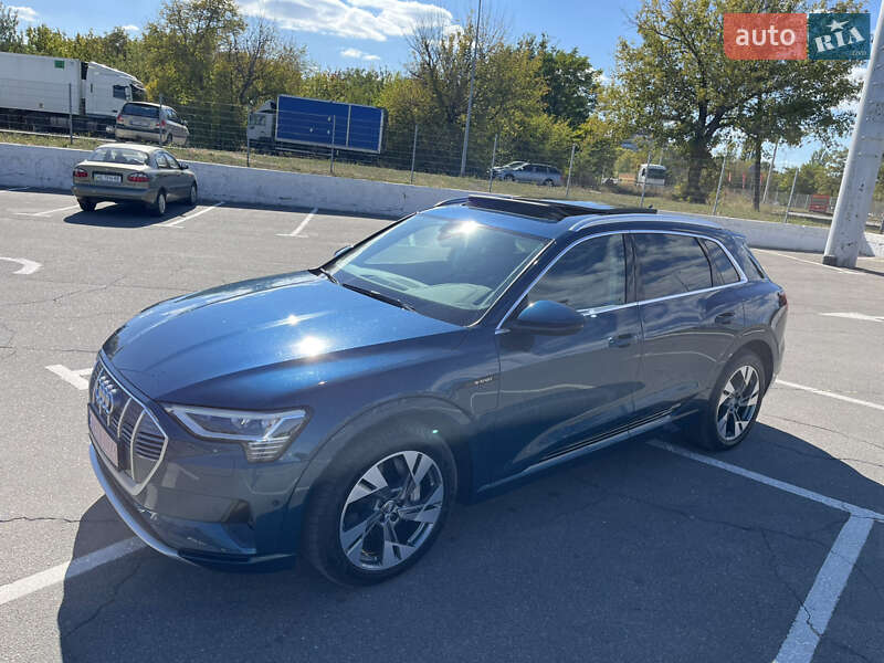 Позашляховик / Кросовер Audi e-tron 2020 в Дніпрі