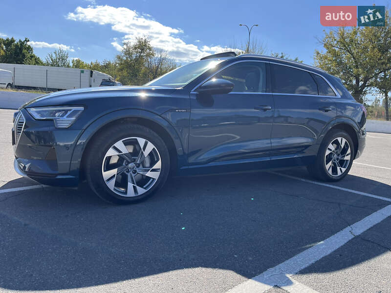 Позашляховик / Кросовер Audi e-tron 2020 в Дніпрі